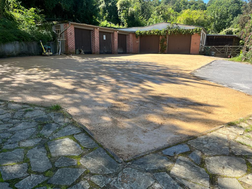 Wassergebundener Garagenhof