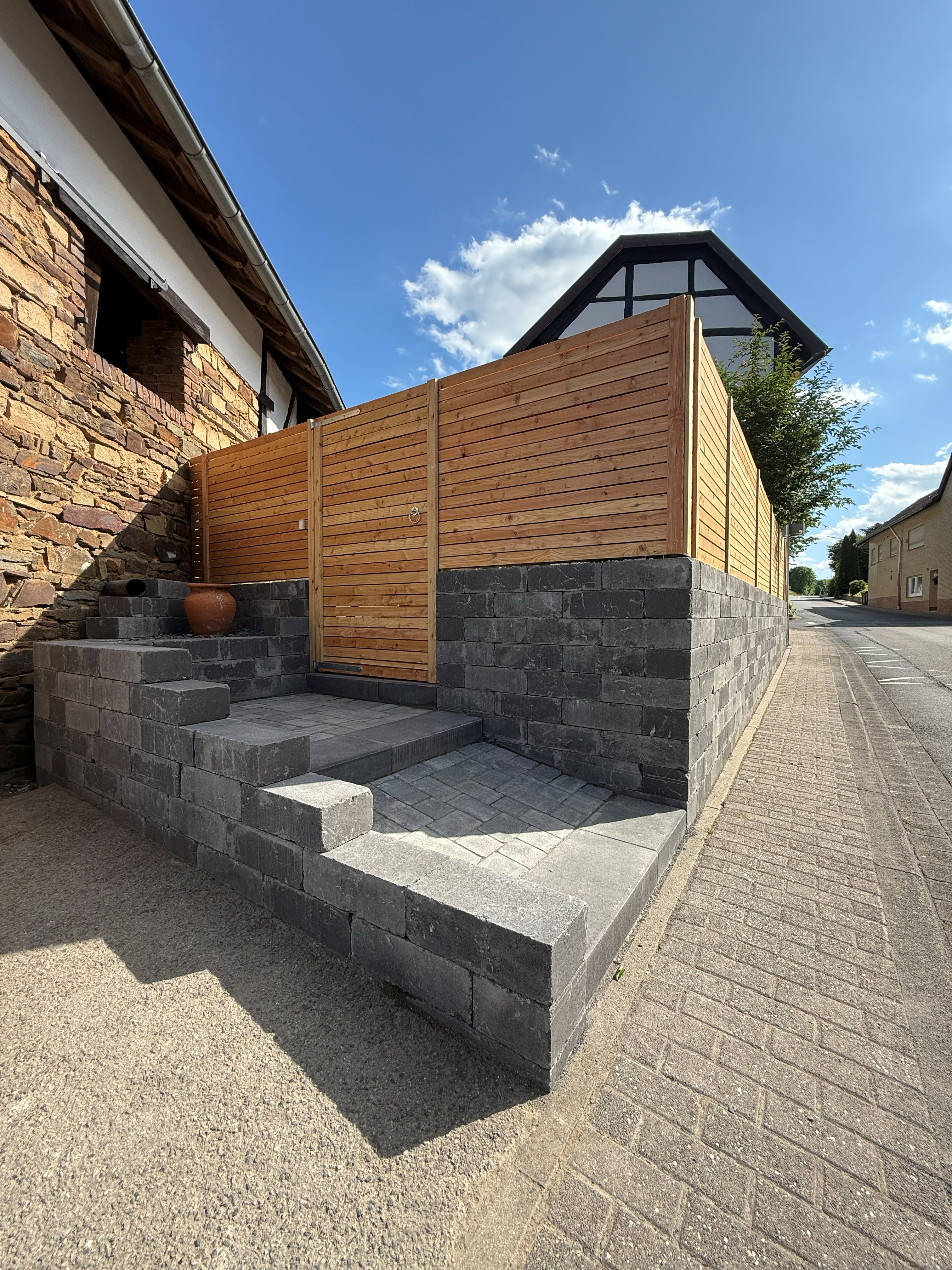 Natursteinmauer und Einfassung als Gartengestaltung in Wachtberg